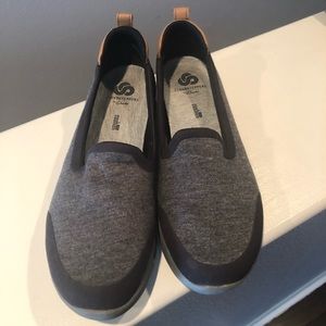 Lightly worn cloudsteppers by Clarks